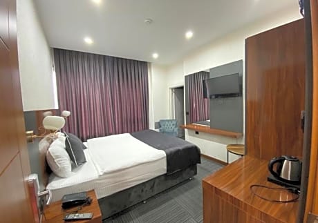 Deluxe Room (1 adult + 1 child)