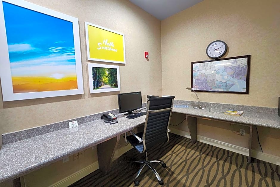Days Inn & Suites by Wyndham Pasadena