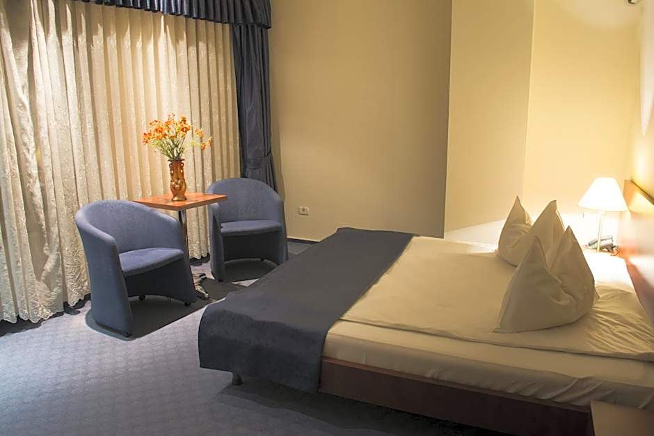 Samaa Hotel