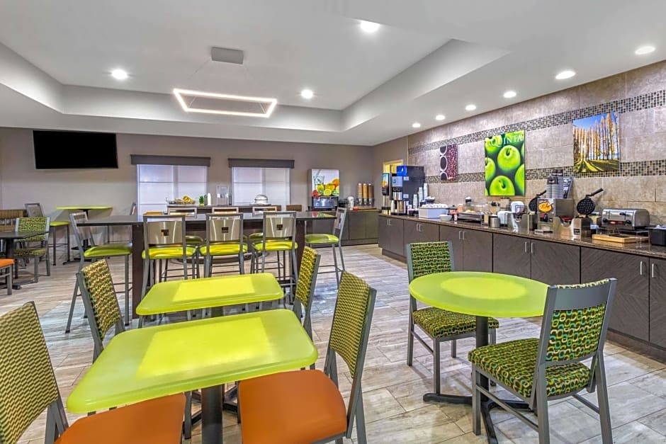 La Quinta Inn & Suites by Wyndham Columbus - Edinburgh