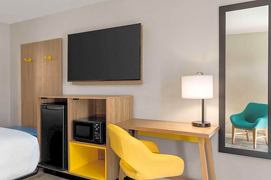 Days Inn by Wyndham Emporia