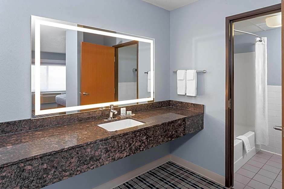 AmericInn by Wyndham West Salem