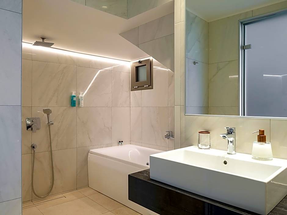 High Beach White - Adults Only