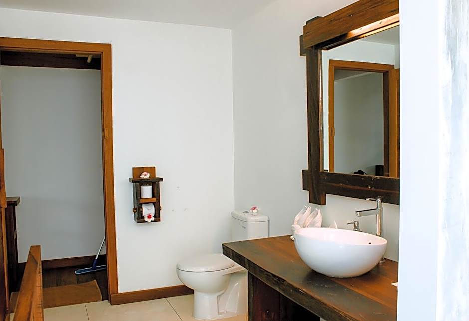 Island View Bar & Bungalow