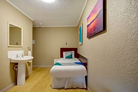 Single Room with Shared Bathroom