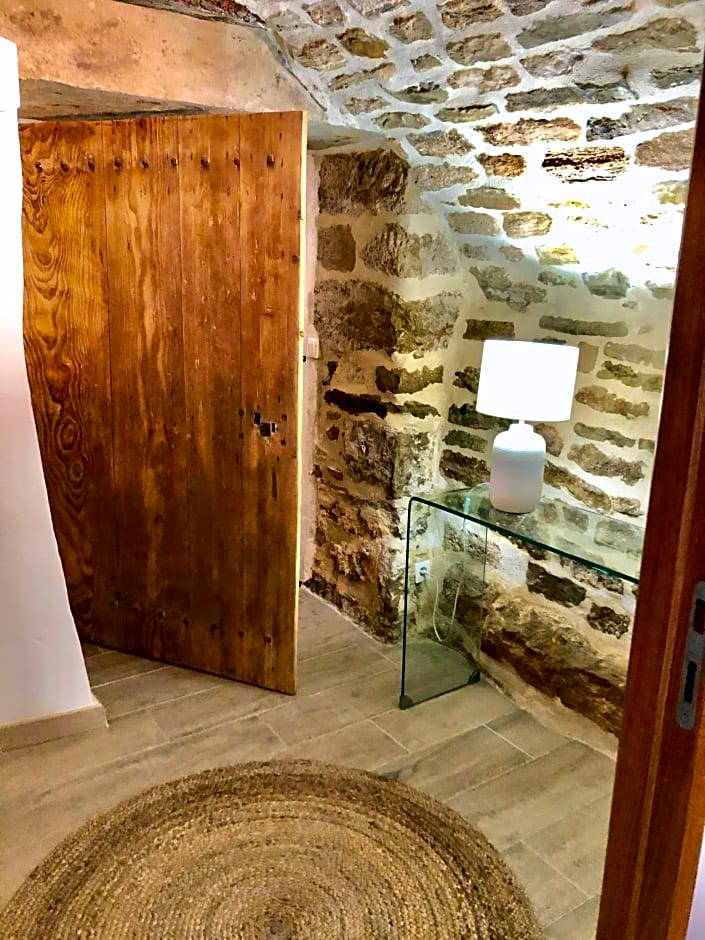 La Maison des Vendangeurs - TABLE D'HÔTES - Jacuzzi - Balnéo SPA - ACCES Piscine pour chambre Grafitti et chambre La Tour