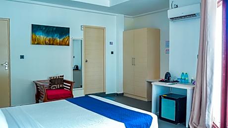 Deluxe Double Room with Balcony and Sea View