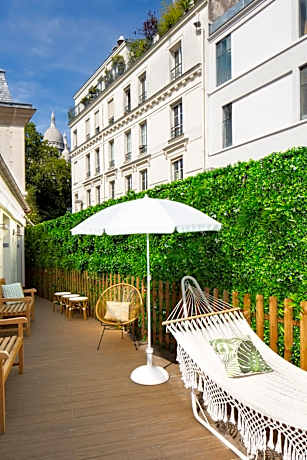 Le Village Montmartre by Hiphophostels