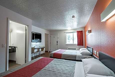 Queen Room with Two Queen Beds - Disability Access - Non-Smoking