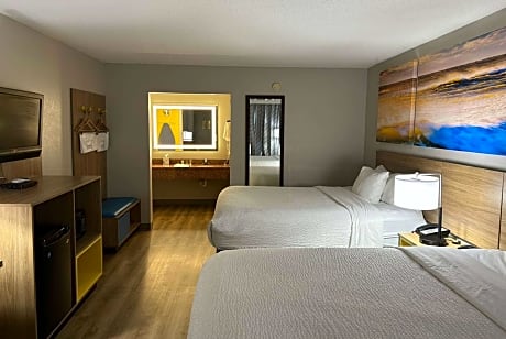 2 Queen Beds, First Floor, Non-Smoking