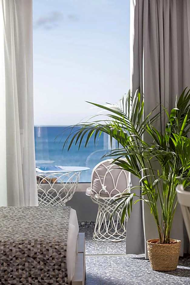 Pearl SeaBreeze Suites