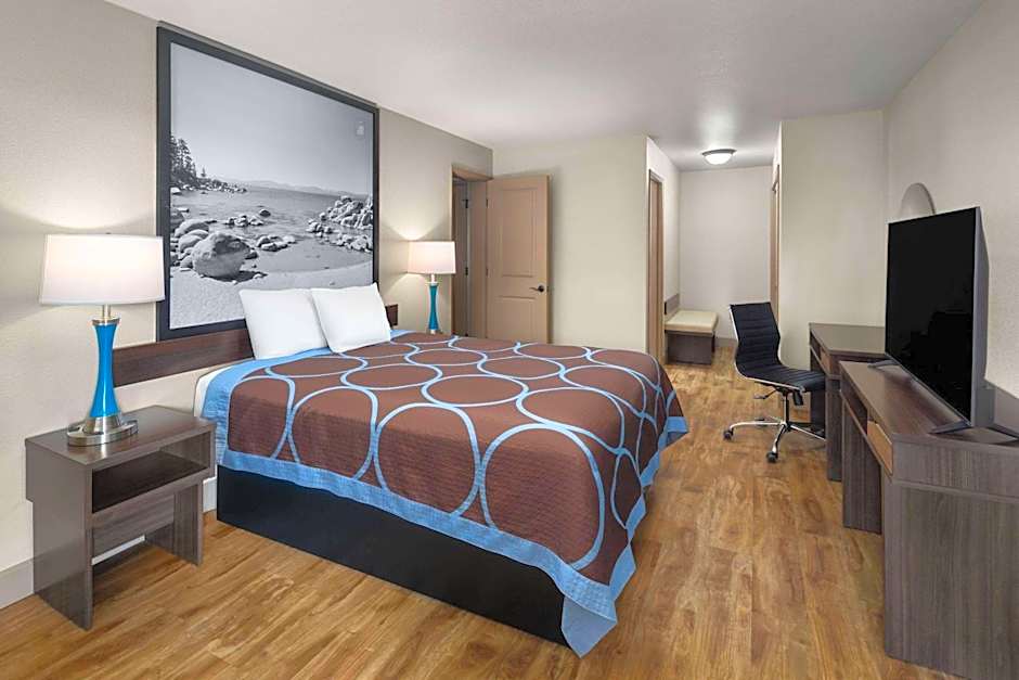 Super 8 by Wyndham Fallon