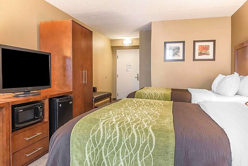 Comfort Inn & Suites Piqua-Near Troy-I75