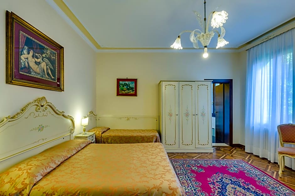 Hotel At Leonard