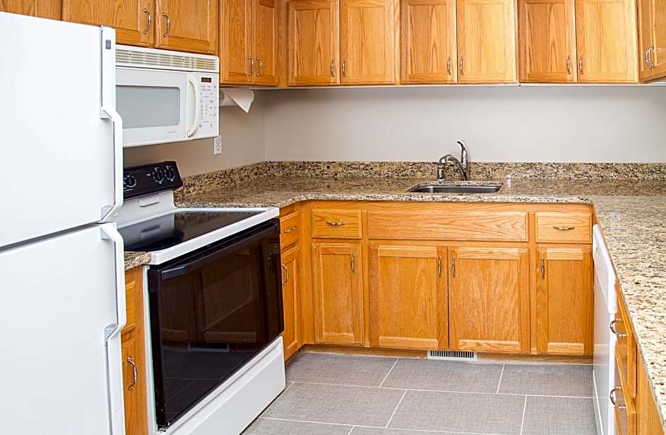 Gray Wolf Inn & Suites