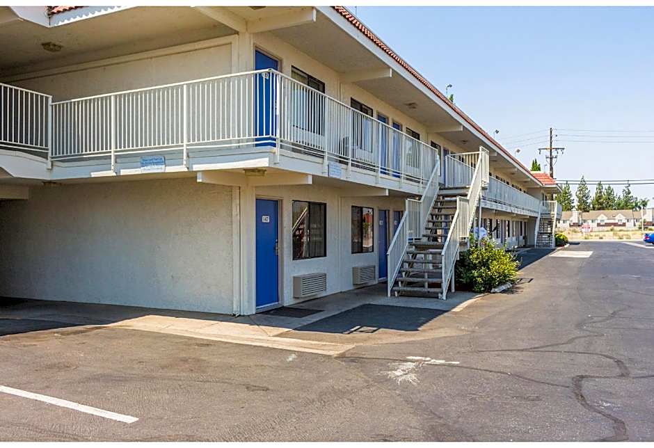 Motel 6-Bakersfield, CA - Convention Center