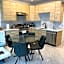 New Luxury Walkout Suite Near University-BY ROOM