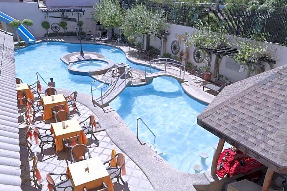 Crown Regency Suites Mactan