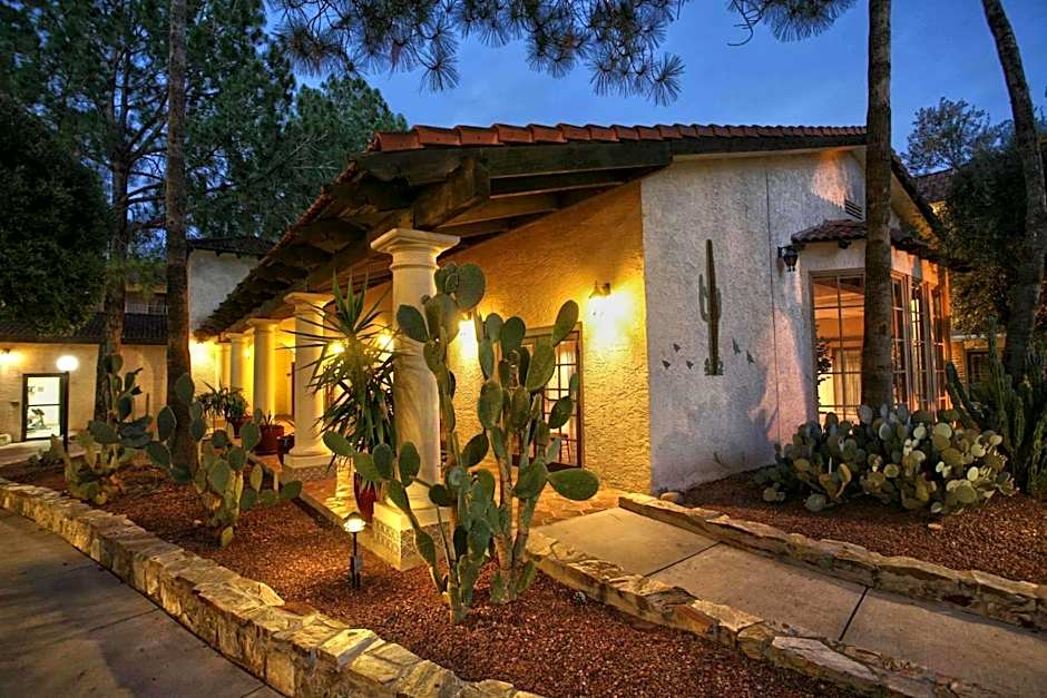 DoubleTree By Hilton Suites Tucson Airport