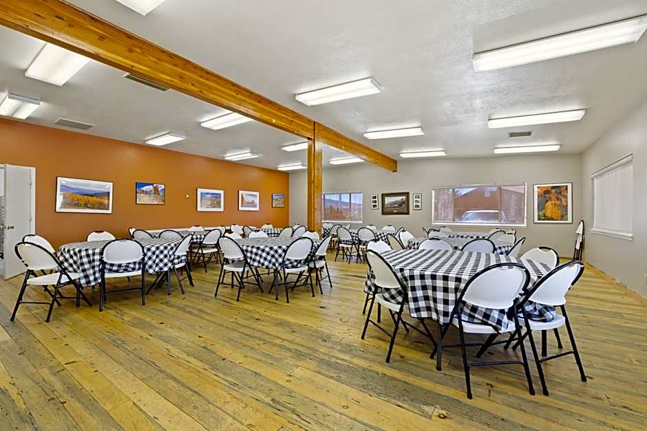 Broken Spur Inn & Steakhouse