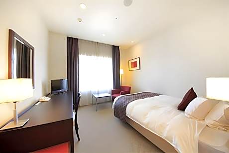 Non-smoking Grand double bed width 140cm