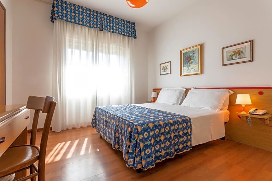 Hotel Diana