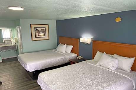 1 King Bed Non-Smoking