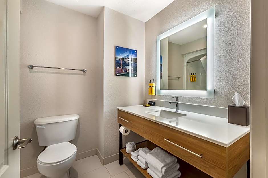 Best Western Plus 1000 Islands Hotel & Suites