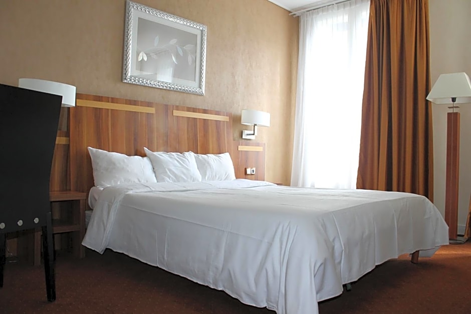 Hotel The Originals du Grand Monarque Nantes Gare