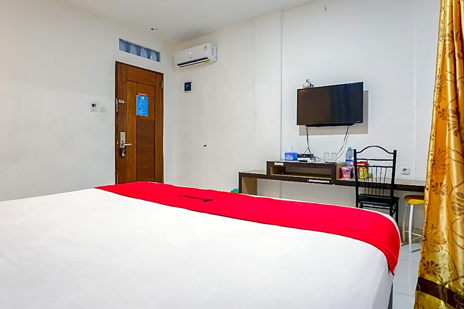RedDoorz Plus @ Cemara Asri Medan