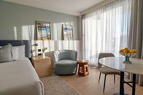 Sunset View King – Elysium Floor