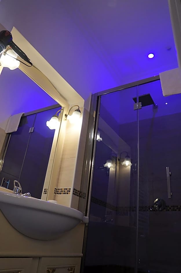 Pope's Suites