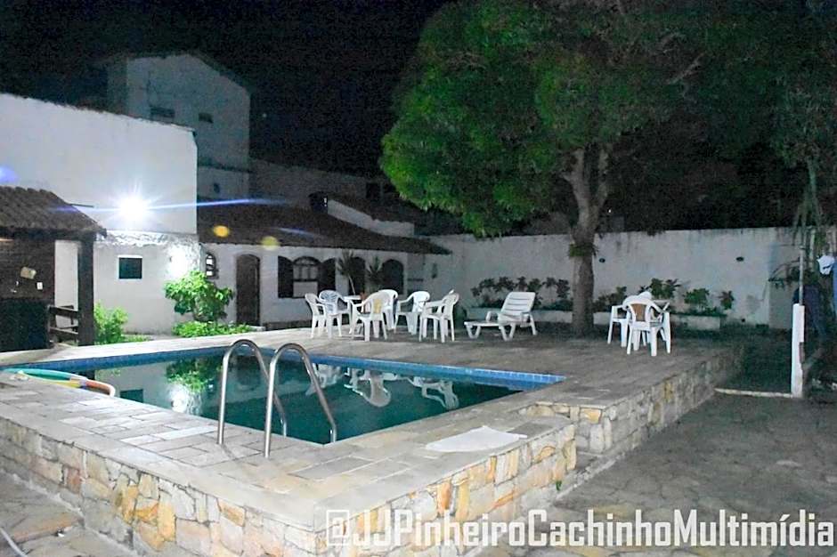 CASA 7 qts sendo 4 suites, Piscina Churrasqueira 200 m praia Anjos