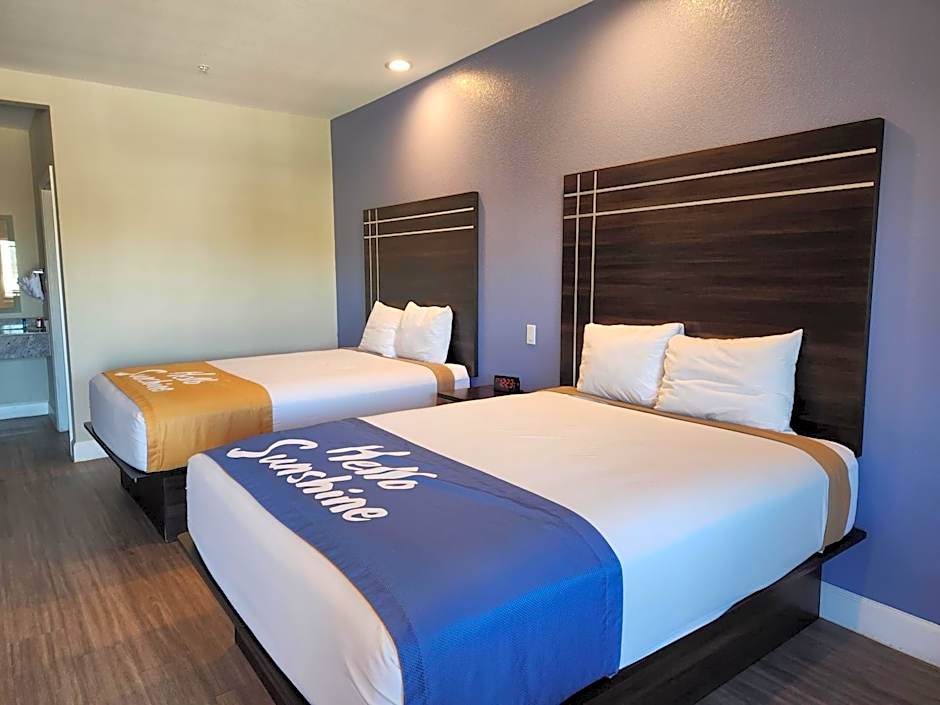 Days Inn & Suites by Wyndham La Porte