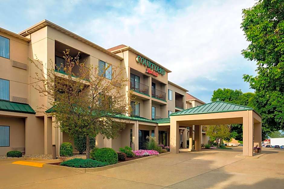 Courtyard by Marriott Champaign