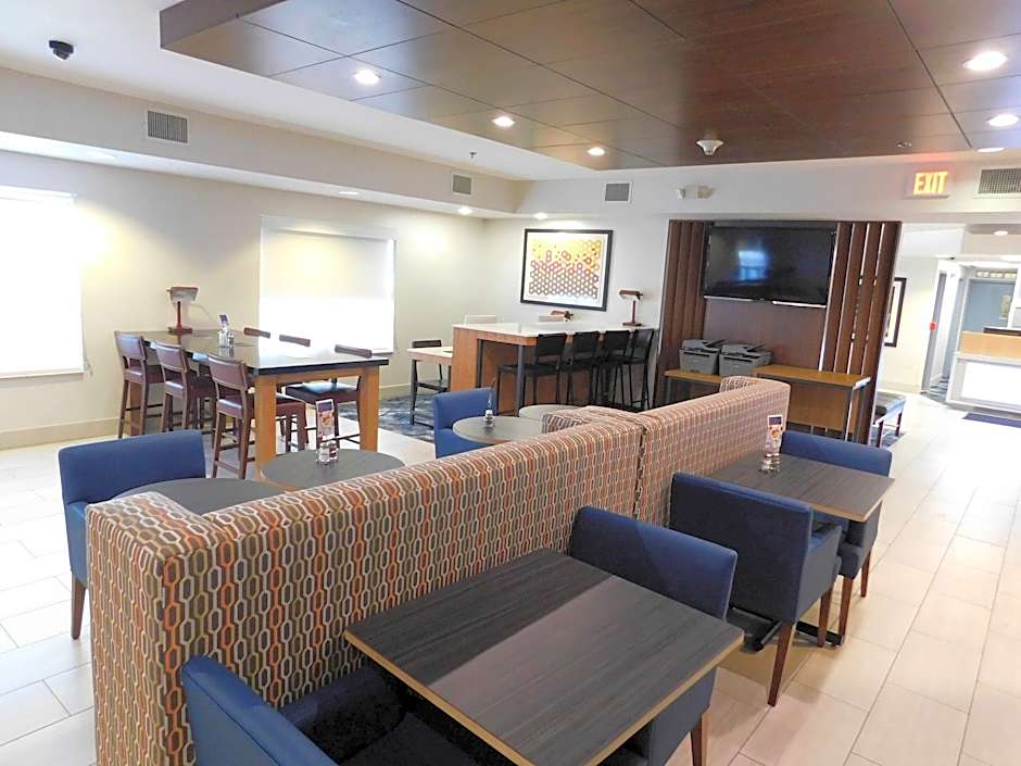 Holiday Inn Express Hotel & Suites Southfield - Detroit