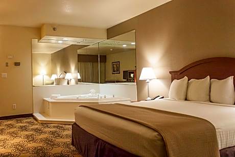 1 King Bed - Non-Smoking, Whirlpool, Full Breakfast