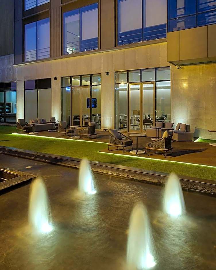 Gateway Ahmedabad, Sindhu Bhavan Road