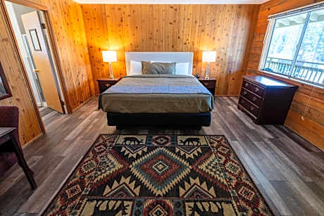 Deluxe King Suite