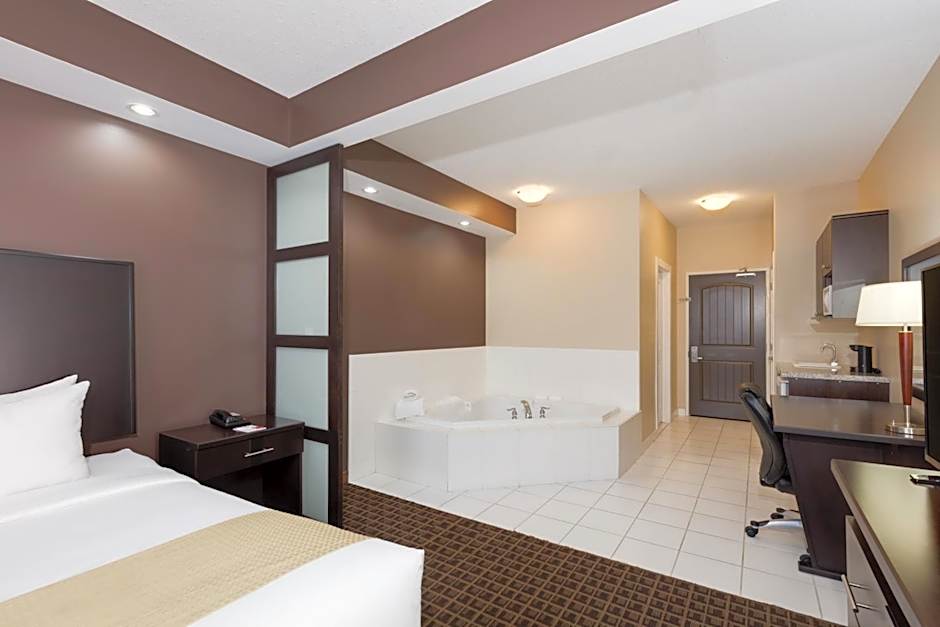 Photo 1 of 3 of 1 King Bed Suite, Hot Tub