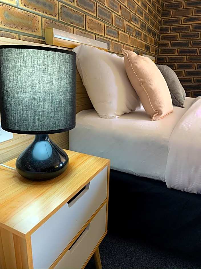 Squatters Homestead Motel