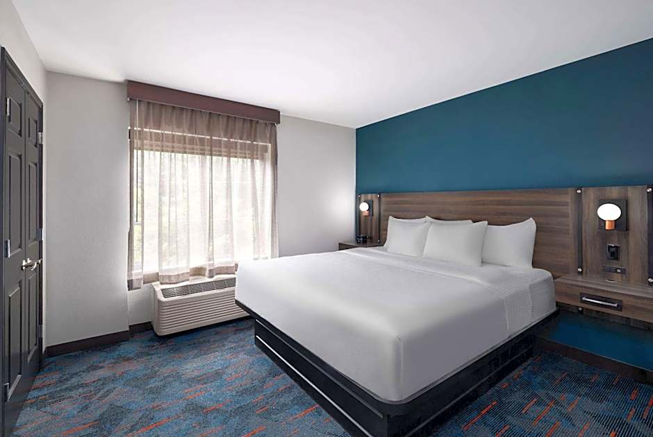 La Quinta Inn & Suites by Wyndham Greensboro
