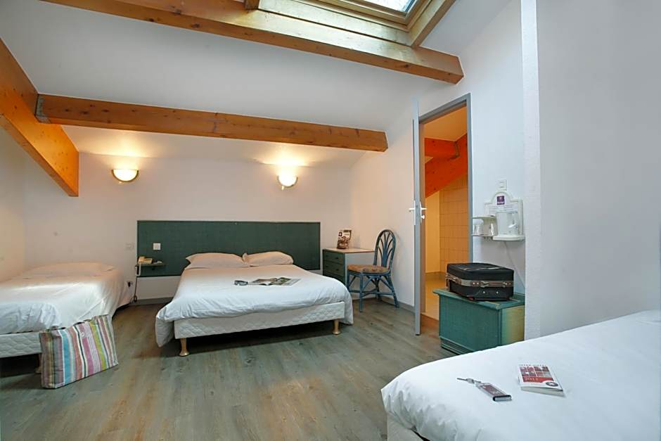 Photo 1 of 7 of Quadruple Room