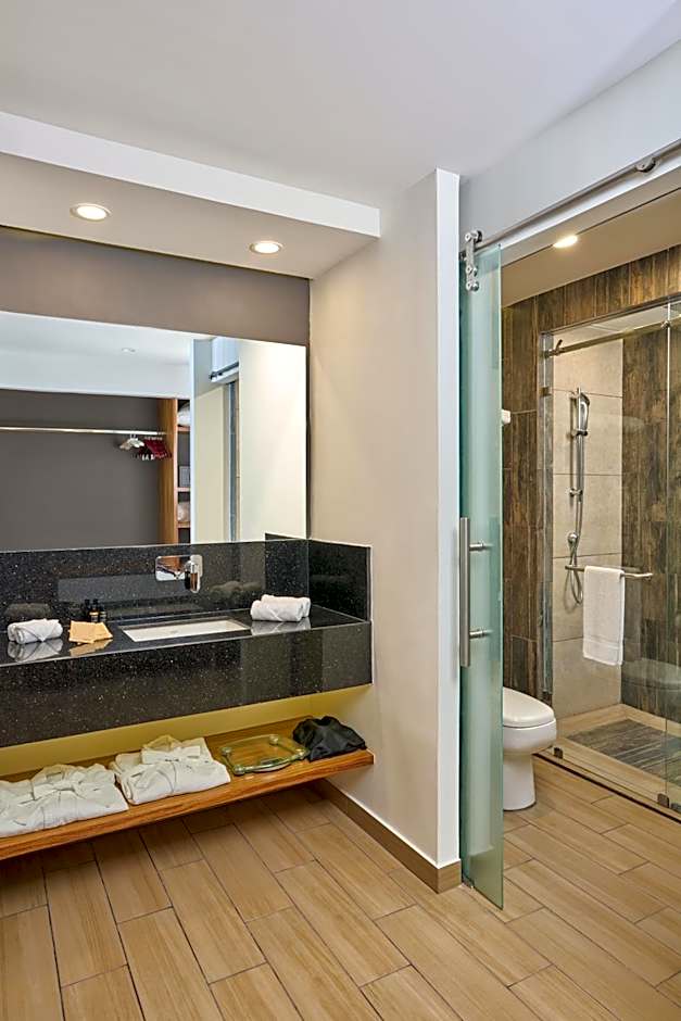 Cristalino Lagoon Front Hotel, Restaurant & Spa 