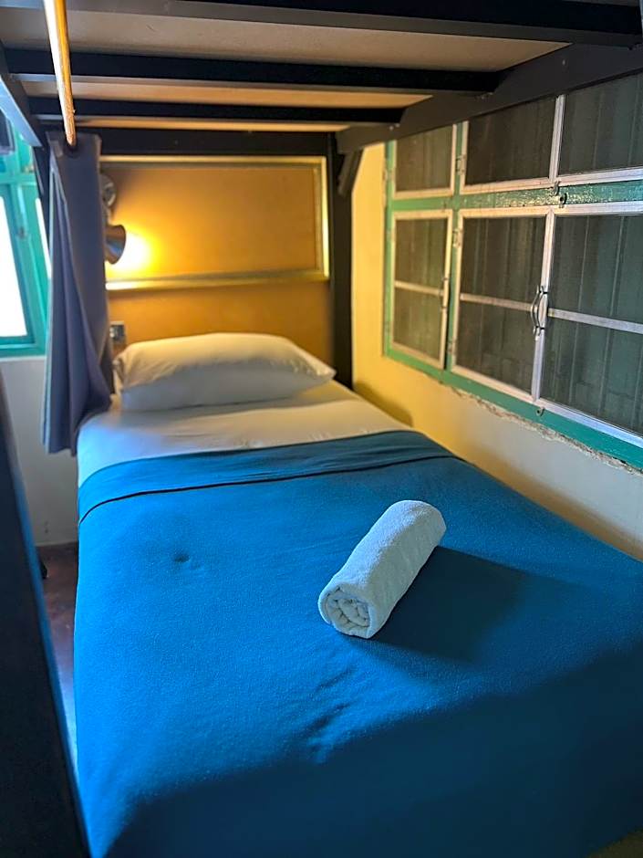 2Street Hostel At Surathani