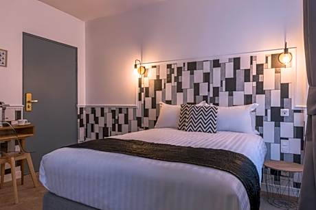 2 Adjoining Double Rooms.