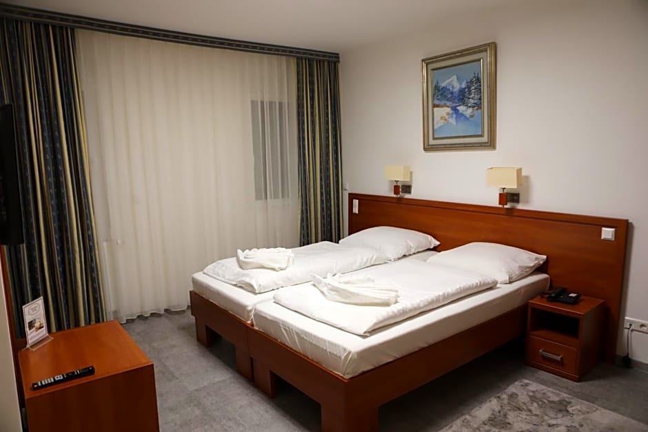 M-A-S-Hotel