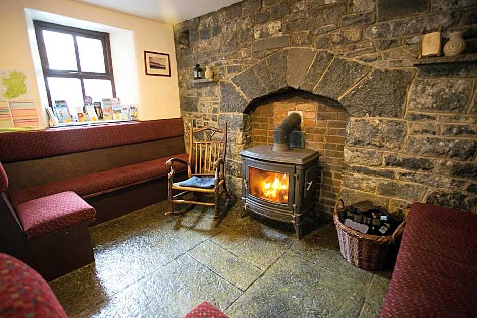 Aille River Tourist Hostel and Campsite Doolin