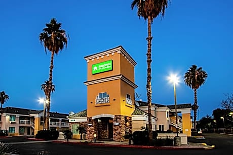 HomeTowne Studios Phoenix - Black Canyon Highway