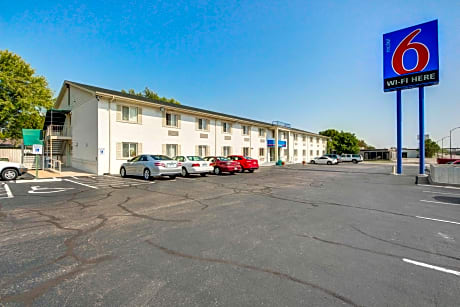 Motel 6-Wichita, KS